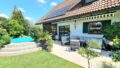 Blick zur Terrasse u. Pool